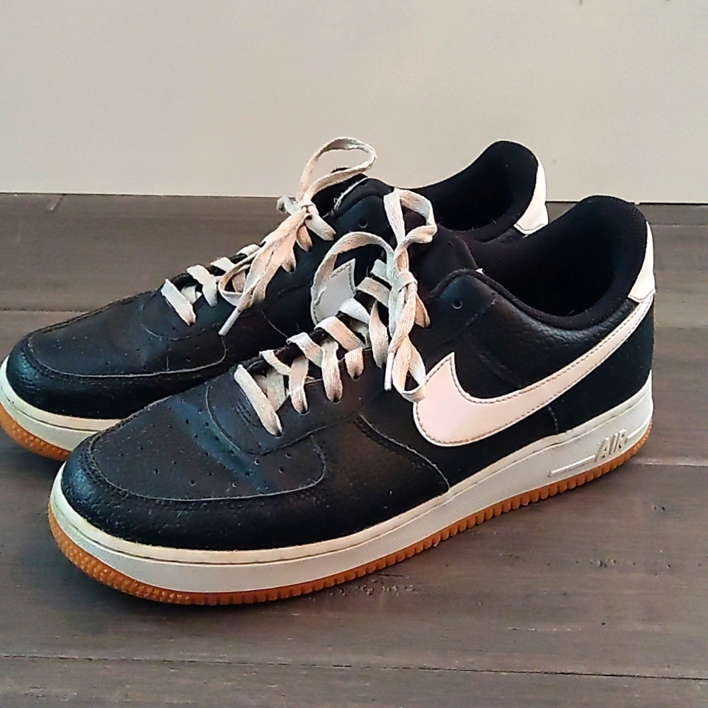 Men's Nike Air Force 1 tennis shoes